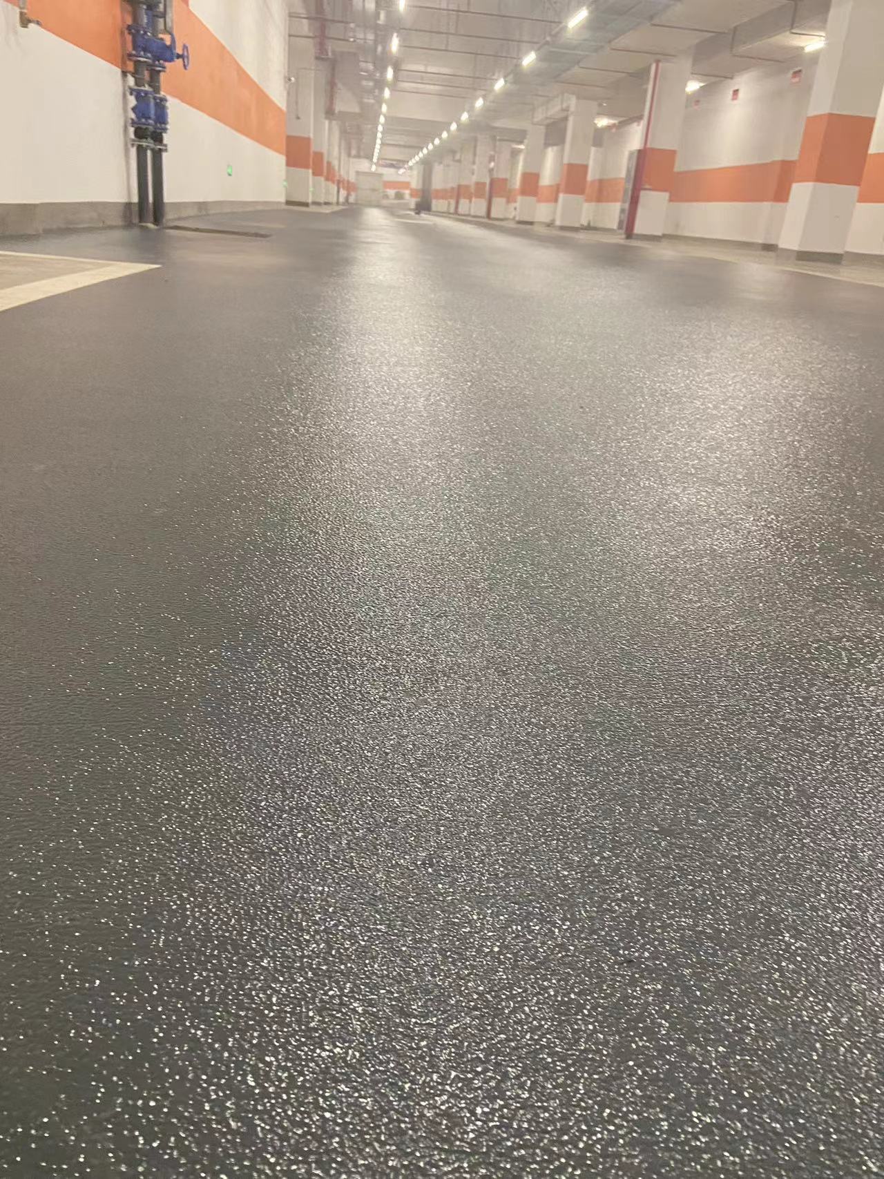 水性环氧超耐磨地坪漆与水性聚氨酯超耐磨地坪漆的区别有什么？